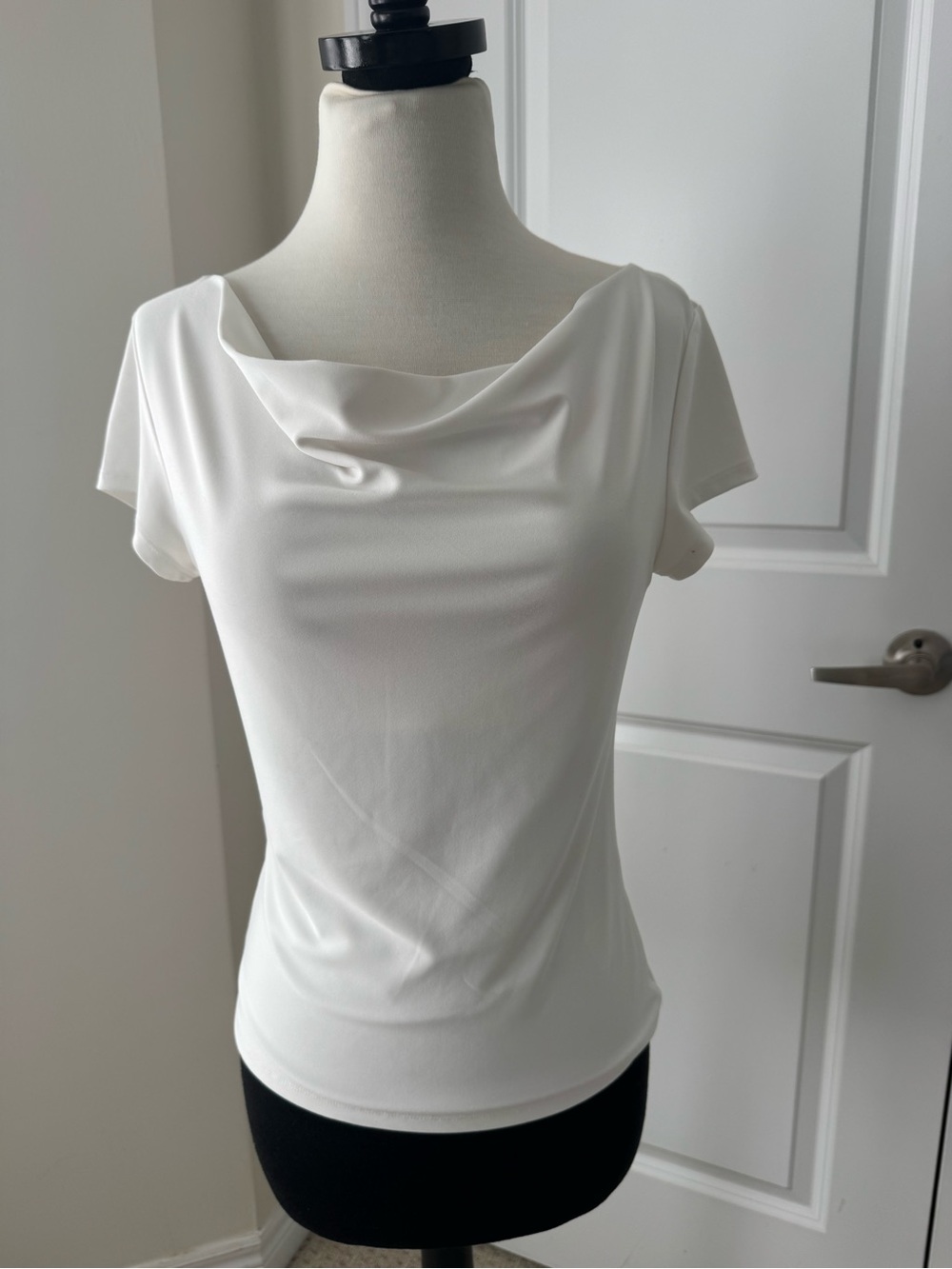 Aritizia Wilfred White Cowl Neck Short Sleeve Top M
